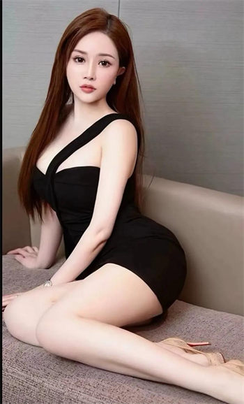 二弟幸福了🥰伊卡尔迪为未婚妻办生日派对，豪华游艇上甜蜜拥吻